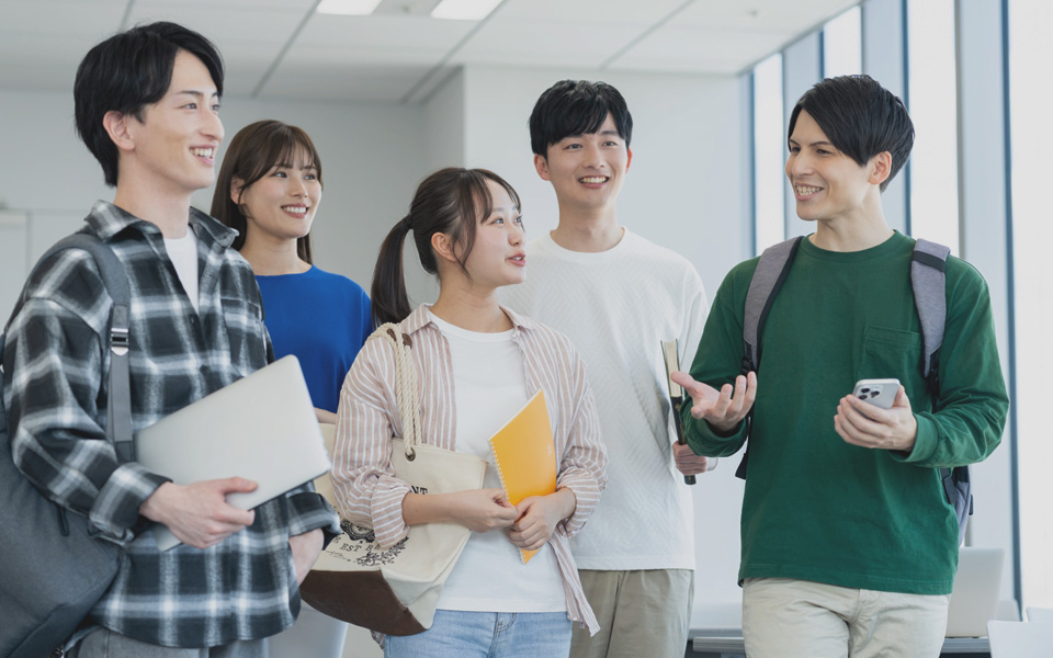 図書館の学生たち